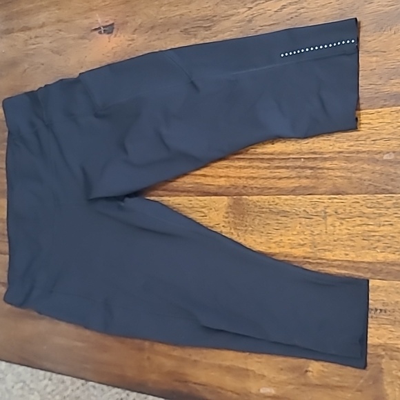 Lululemon high rise crop legging Size 12. - Picture 4 of 6